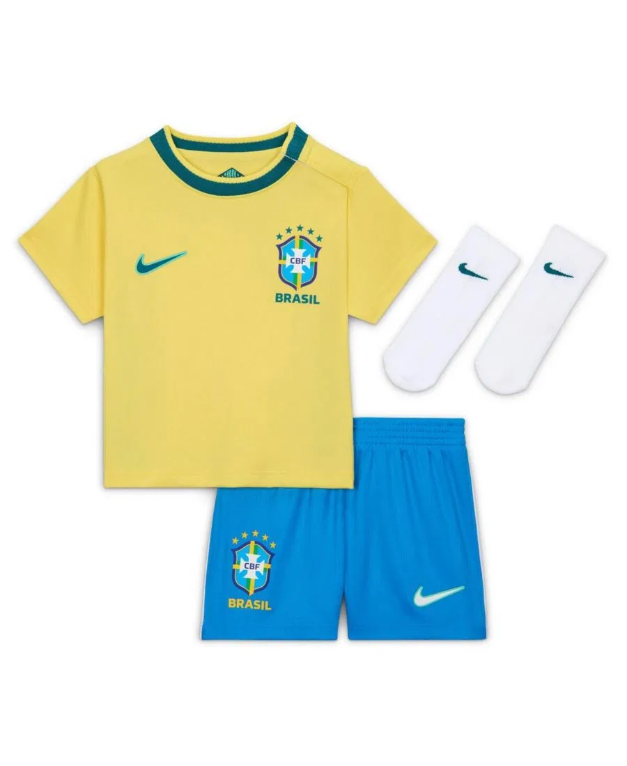 Комплект из трех предметов с футболкой и шортами для малышей Brazil National Team 2026 Home Stadium Replica Kit Nike, Yellow