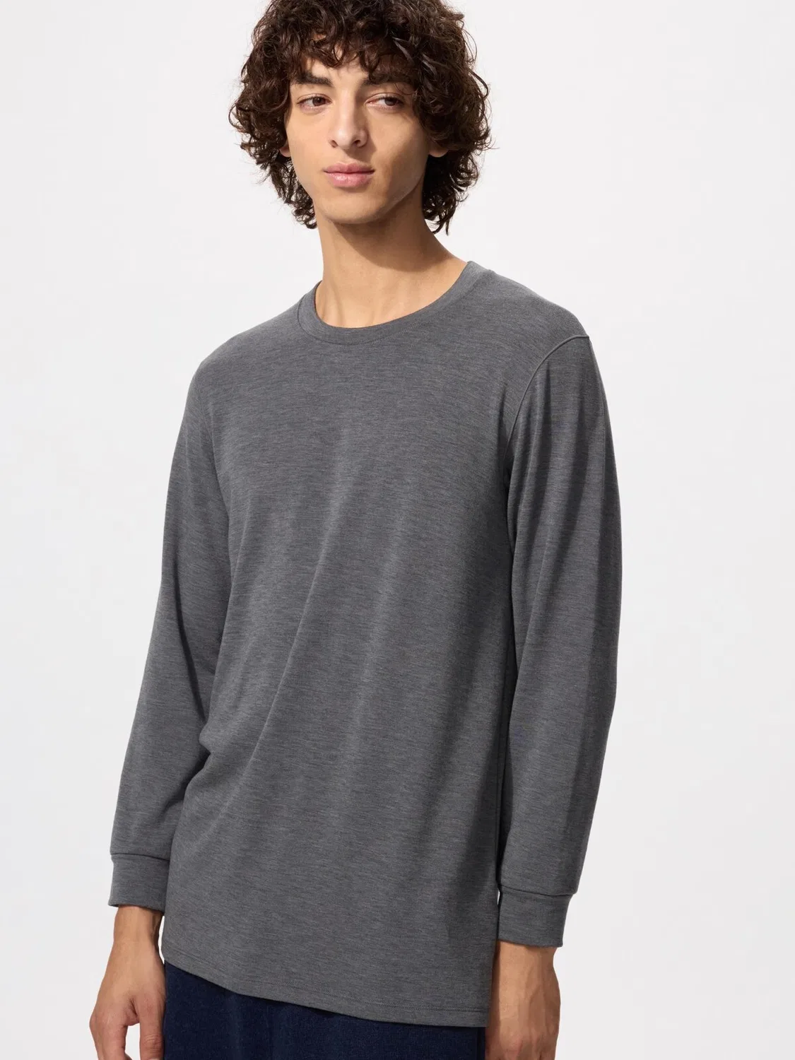 Футболка Uniqlo Heattech, хлопковая, ультратеплая, круглый вырез, темно-серый