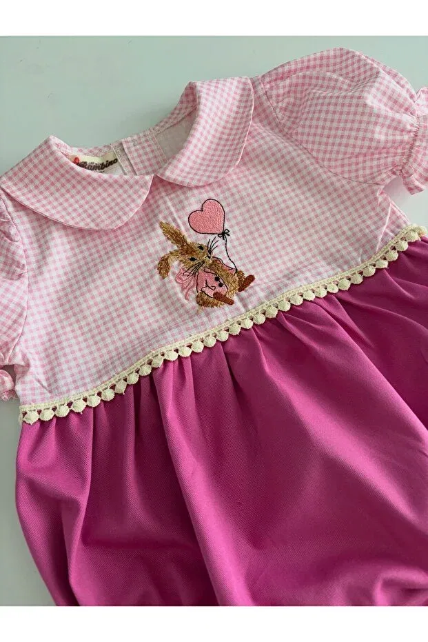 Детский комплект для девочек с принтом Peter Rabbit Embroidered Dress Romper Il Mio Bambino, Fuchsia Pink — фото 2