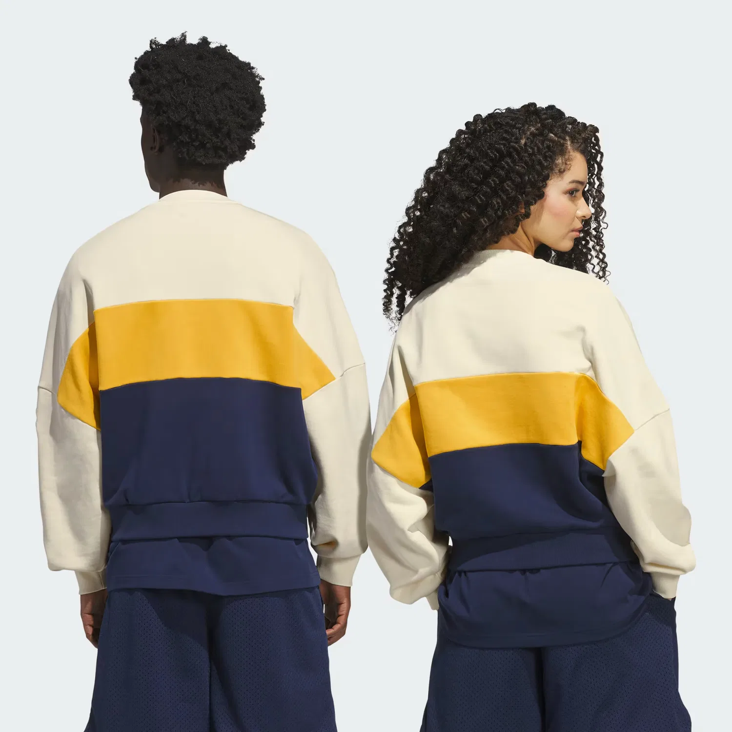Свитшот оверсайз Originals Crewneck Adidas Originals, кремово-белый — фото 2