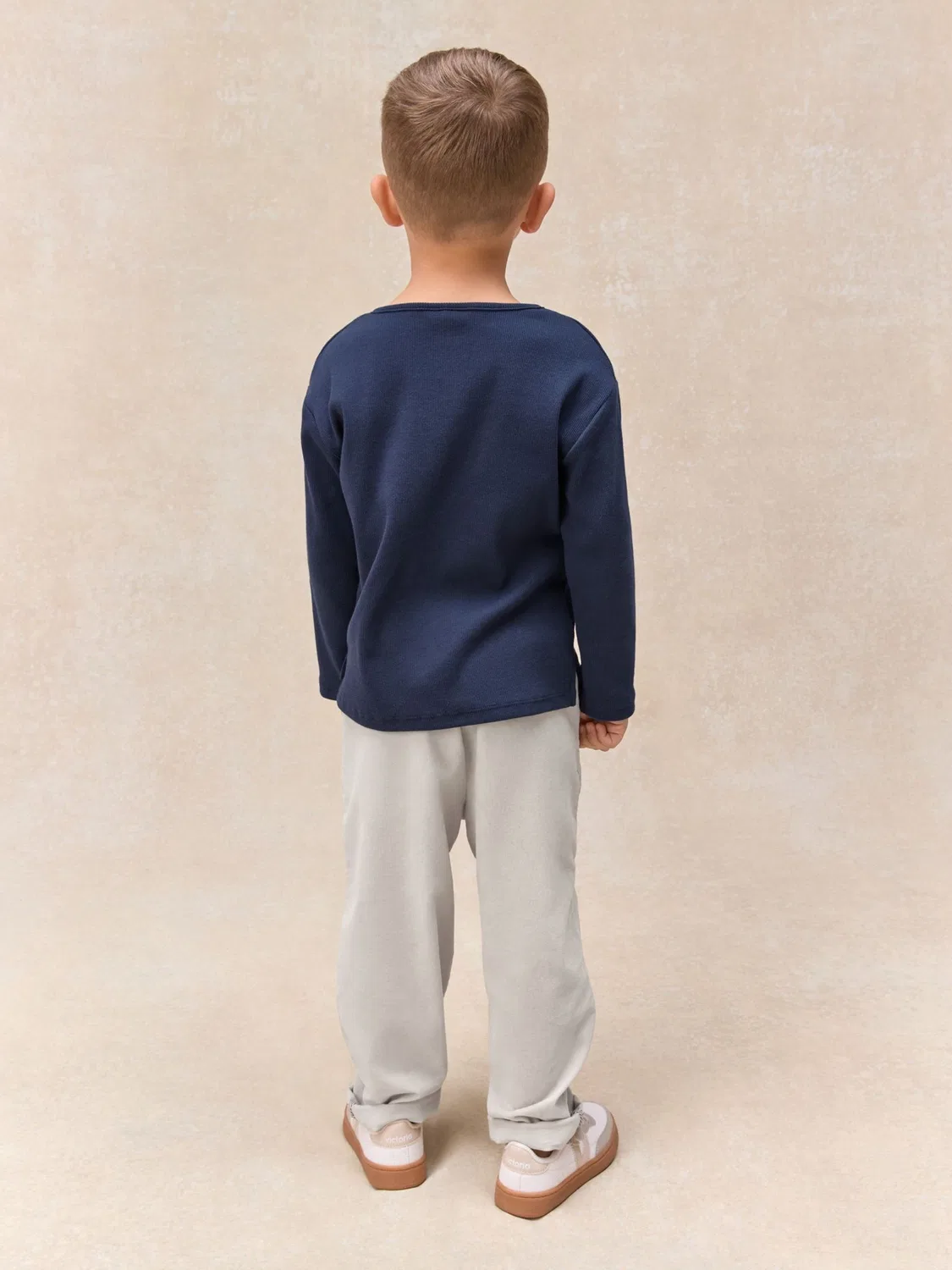 Комплект одежды для мальчика Henley Top & Cord Trousers Set The White Company, белый — фото 4