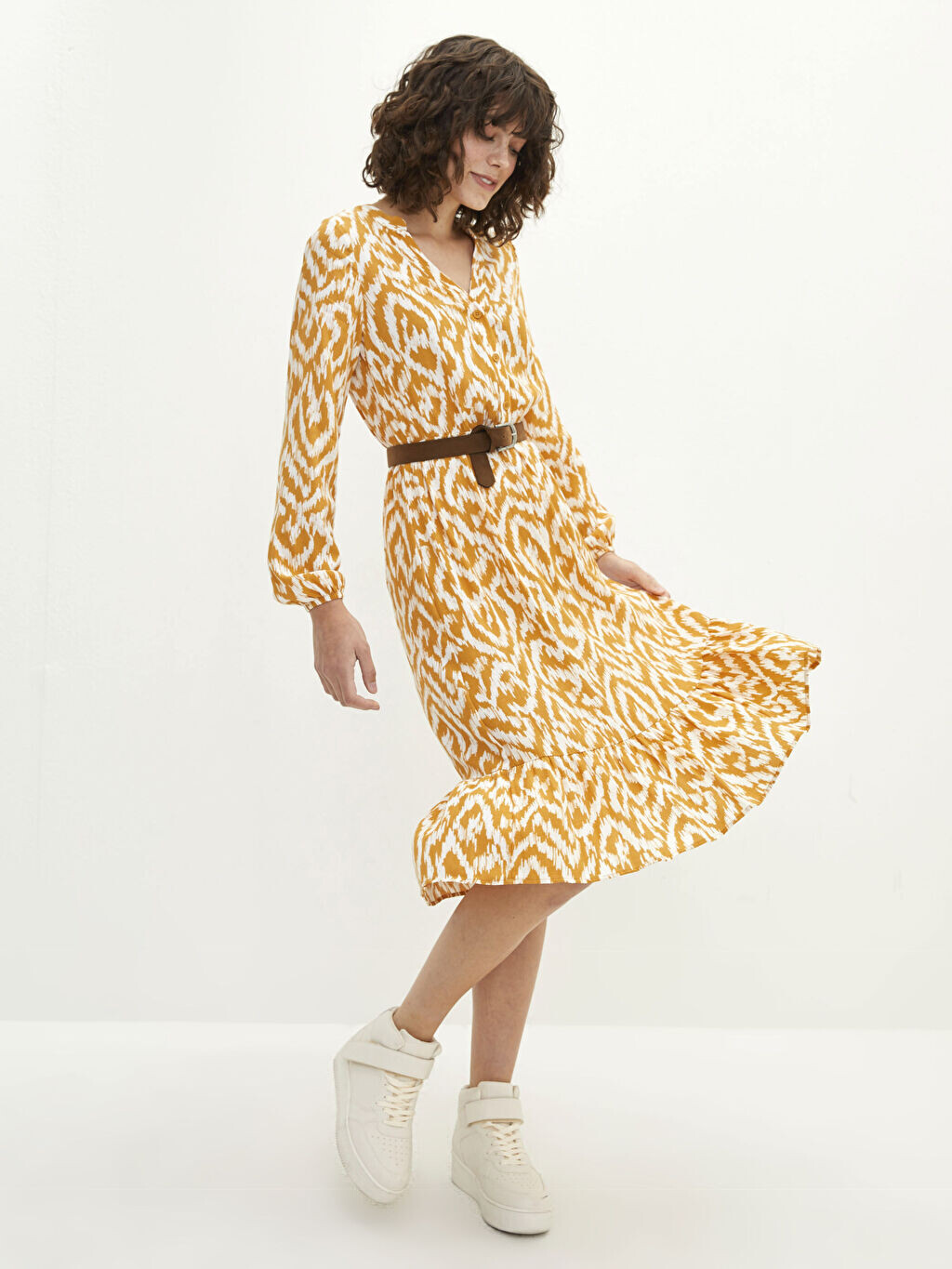 

Женское платье из вискозы с длинным рукавом и отсутствующим воротником LCW Casual