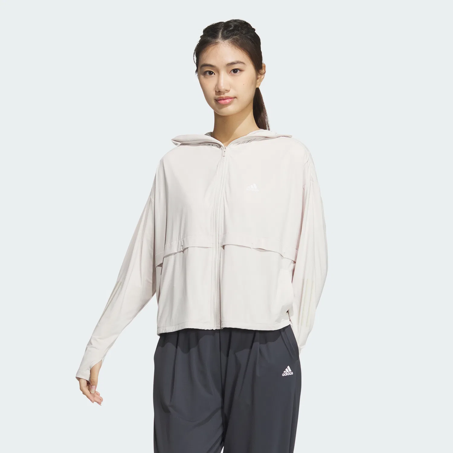 Женская куртка цвета алюминия от Adidas