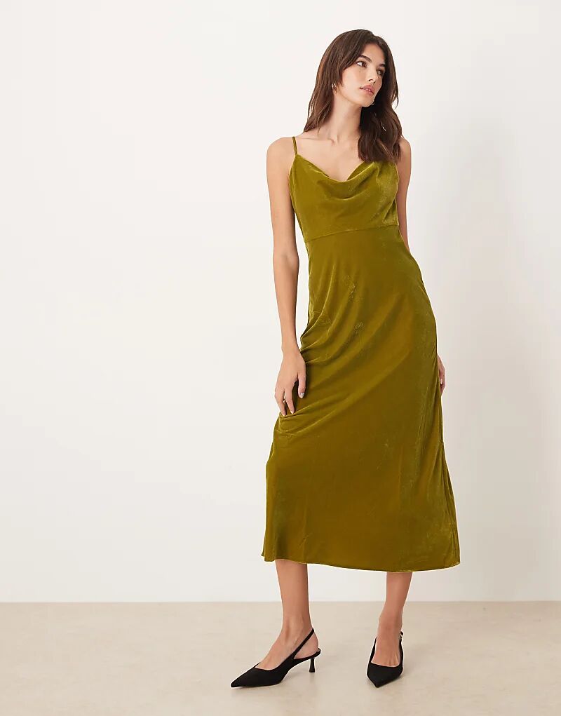 

Платье Trixie на бретелях из бархата, цвет оливковый, от Nobody's Child