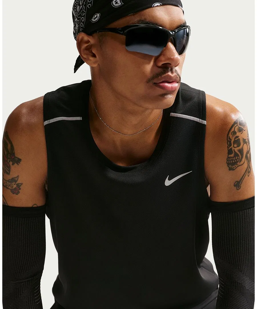 Беговая майка Miler Dri-FIT Nike, Black Reflective Silver — фото 3