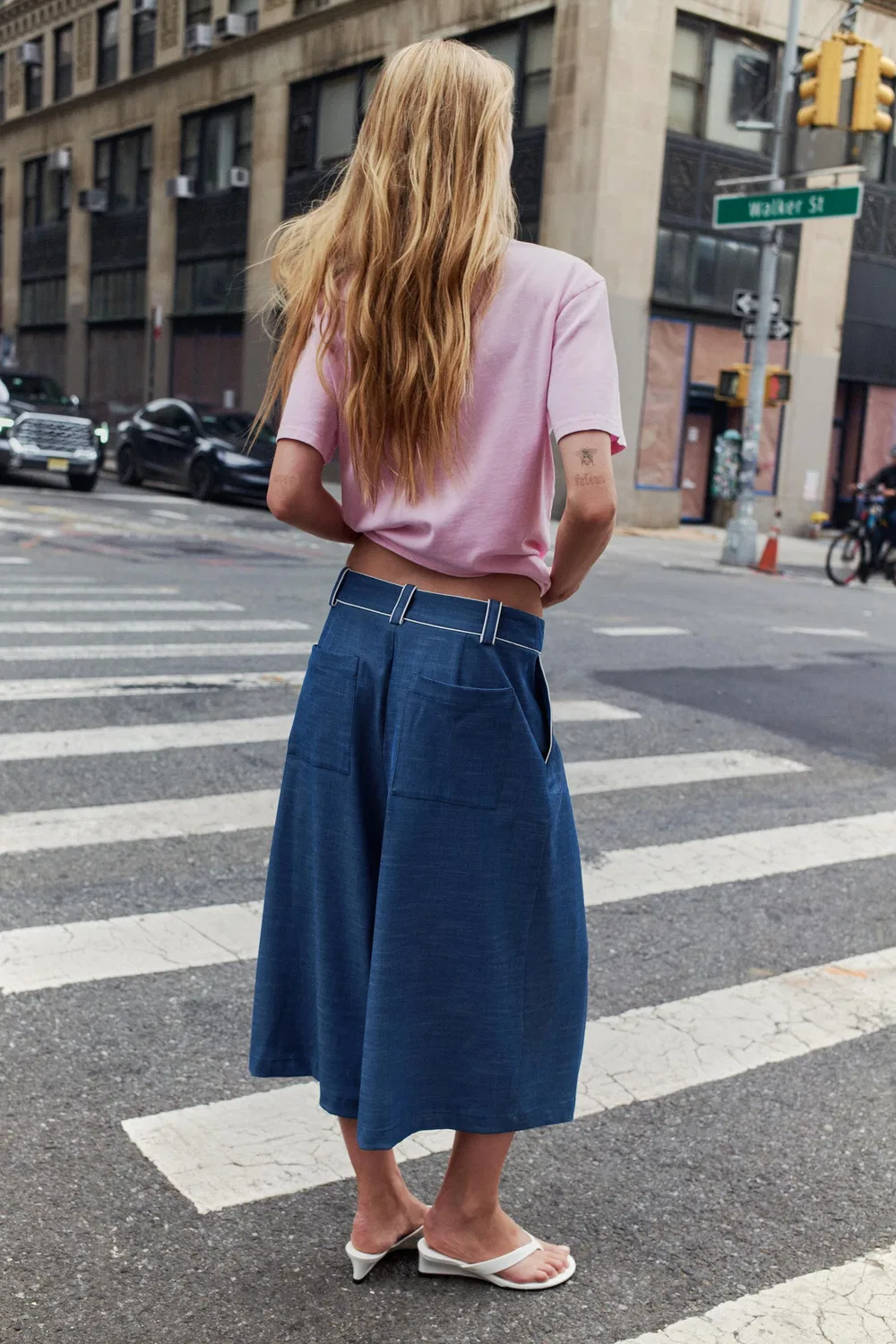 Футболка с эффектом потертости и драгоценными камнями ZARA, Pink — фото 3
