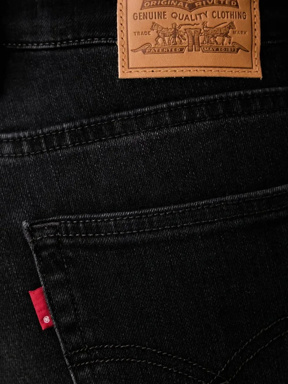 Выцветшие джинсы-клеш Levi's 726, черный — фото 4
