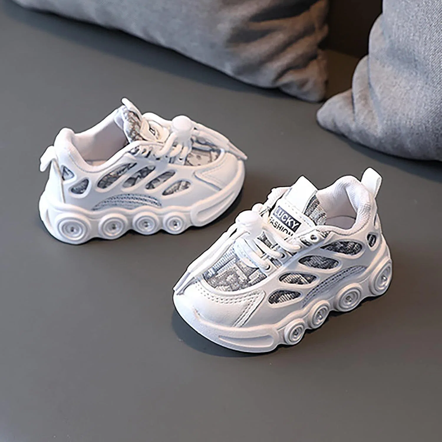 Детские кроссовки для мальчиков с подсветкой из дышащей сетки, White — фото 4