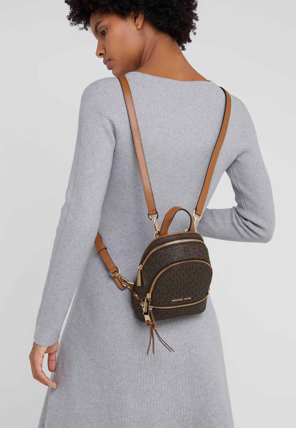 

Рюкзак MICHAEL Michael Kors Rhea Zip Xs Backpack, коричневый