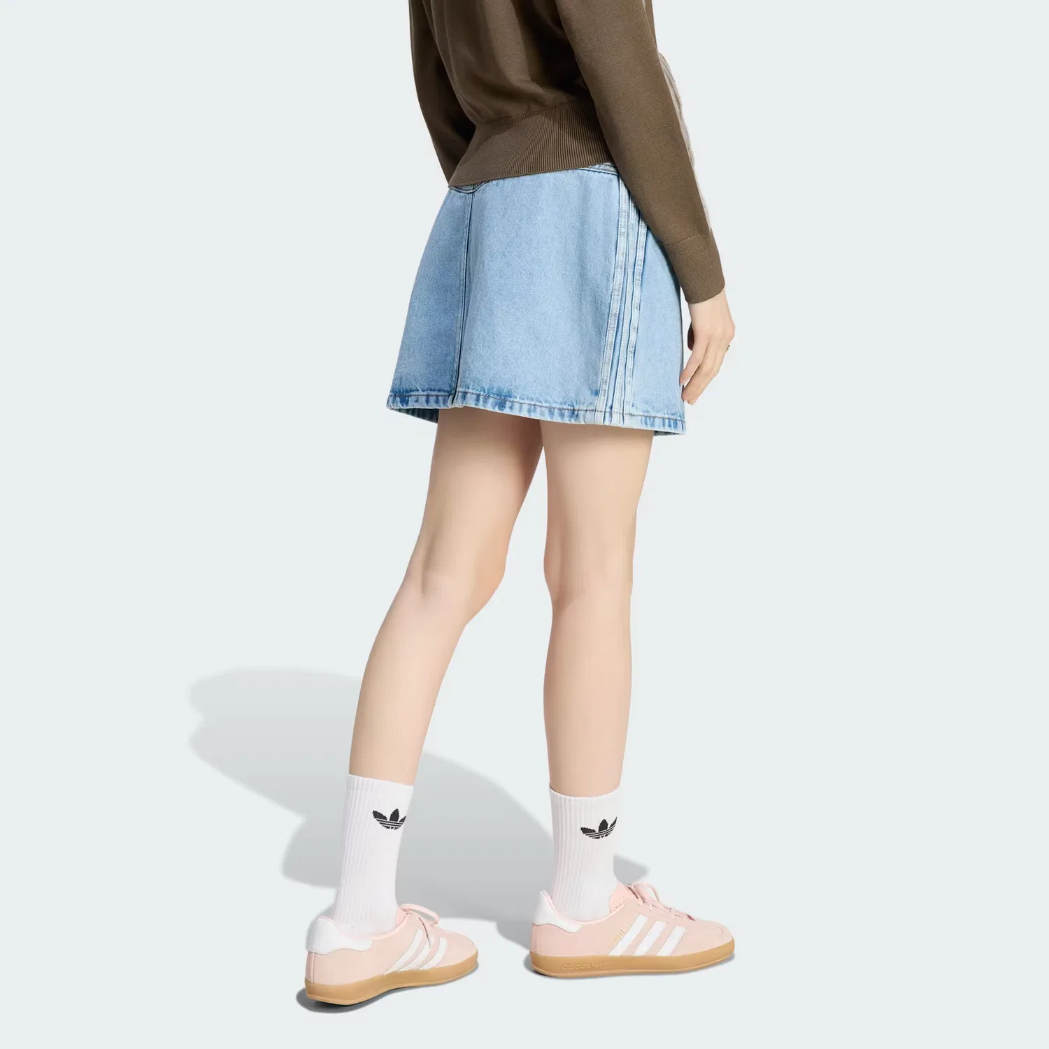 Женская джинсовая юбка средней посадки Mid Rise Adidas Originals, светло-синий деним — фото 2