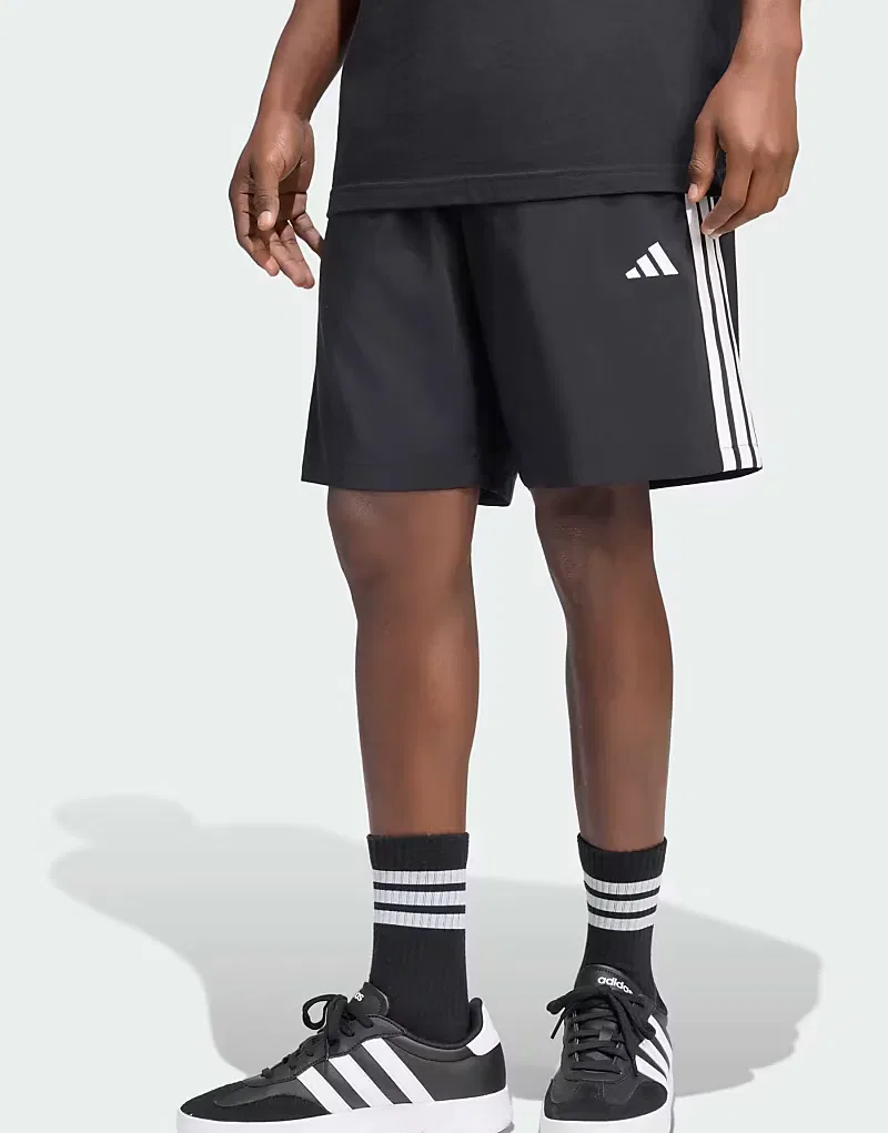 Шорты Adidas Performance Essentials Chelsea Lite с тремя полосками, черно-белые