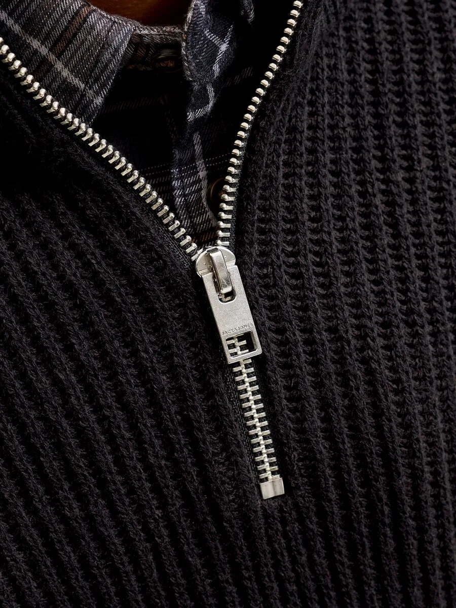 Детский свитер Jack & Jones Junior 'JJPANNEL' черного цвета — фото 3