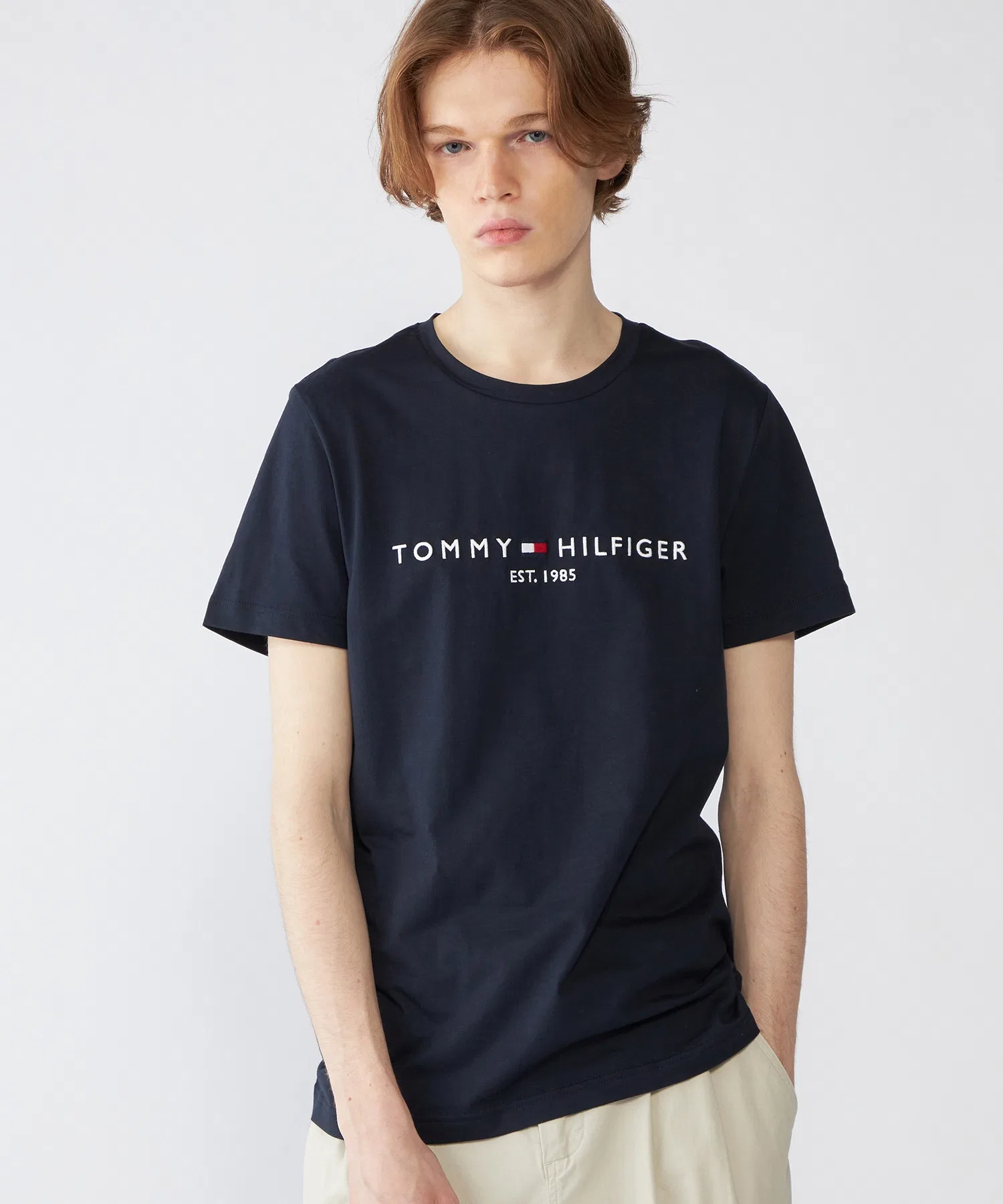 Унисекс футболка с логотипом TOMMY HILFIGER серая — фото 4