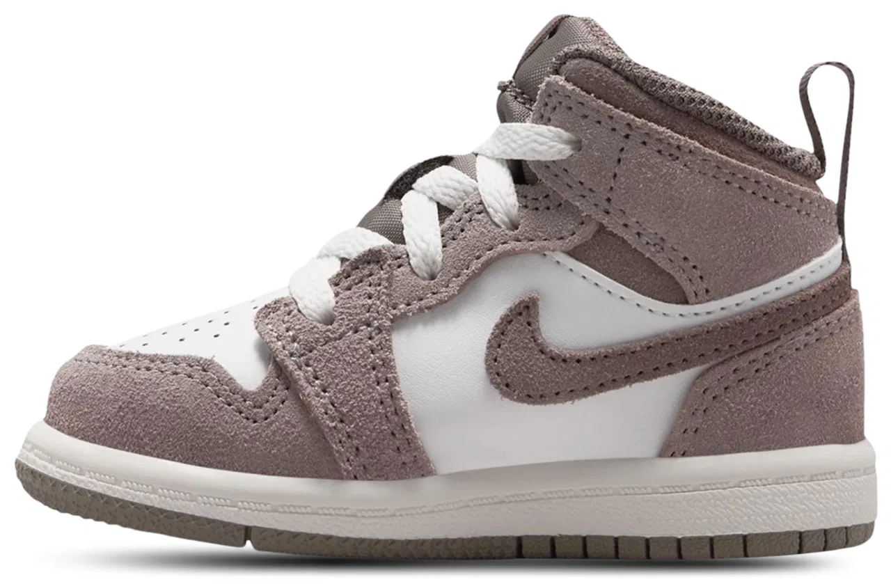 Детские кроссовки для мальчиков с кожаным верхом Jordan AJ 1 Mid, Summit White/Enigma Stone/Olive Grey — фото 2
