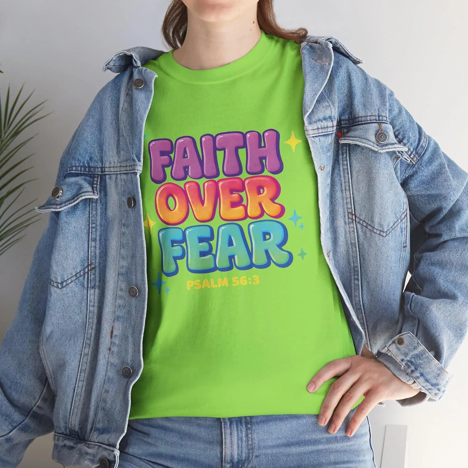 Футболка с принтом Faith Over Fear Gildan 5000, Neon Green — фото 2