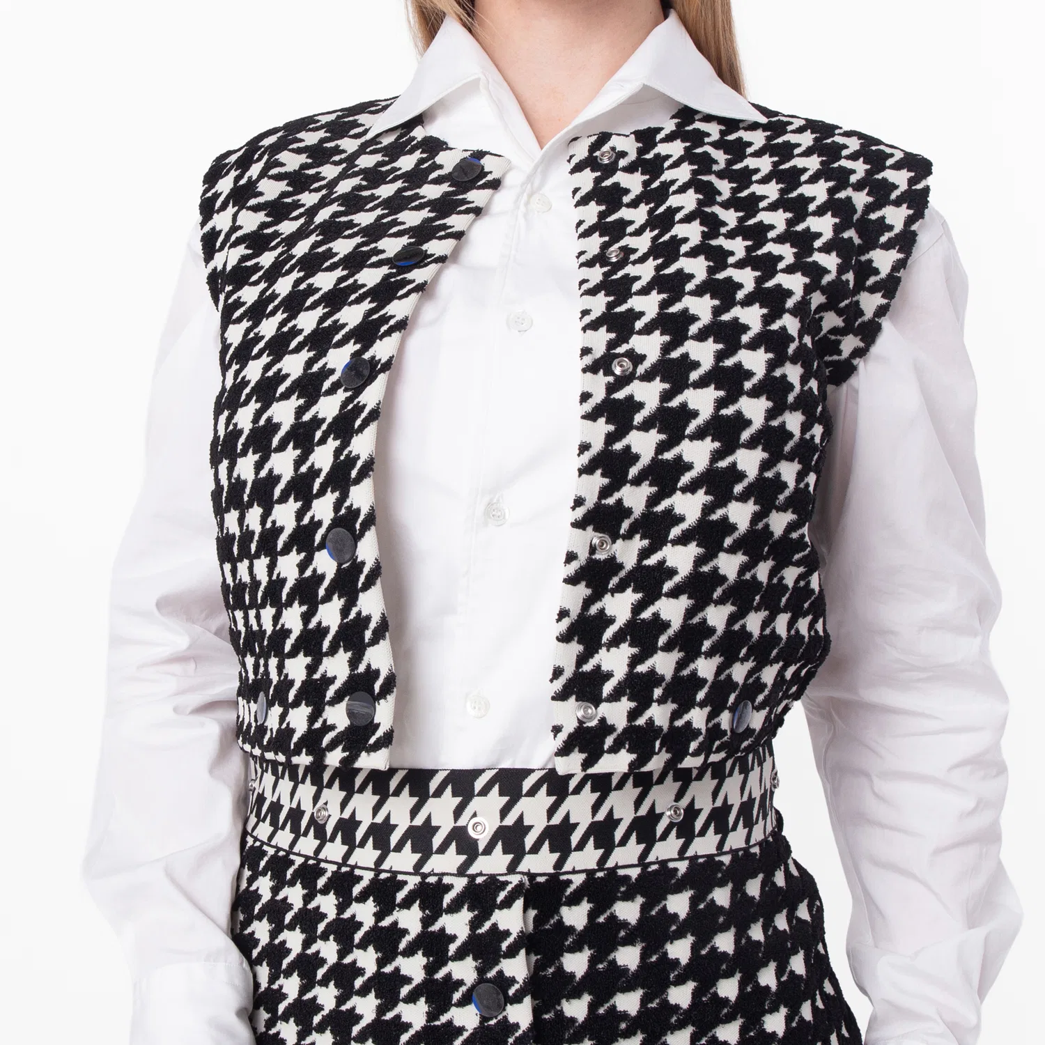 Платье-трапеция без рукавов с принтом «гусиная лапка» Houndstooth Nylon Blend Dress Burberry, Black Ip Pattern — фото 2