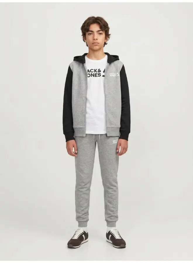 Комплект из худи на молнии, футболки и штанов с принтом Jack & Jones Junior, светло-серый меланж — фото 4