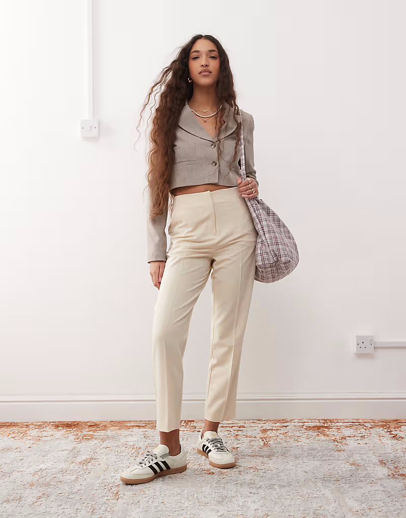 

Брюки-сигареты Miss Selfridge Essentials бежевого цвета