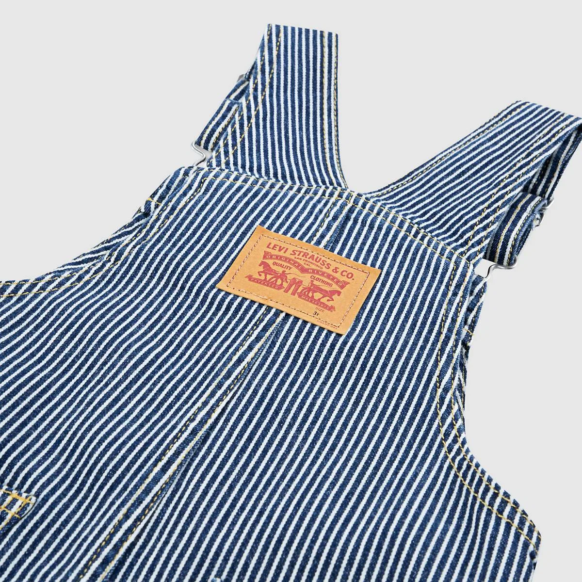 Комбинезон в полоску в железнодорожном стиле для малышей 2-4 лет Levi's, Yucatan - Blue — фото 4