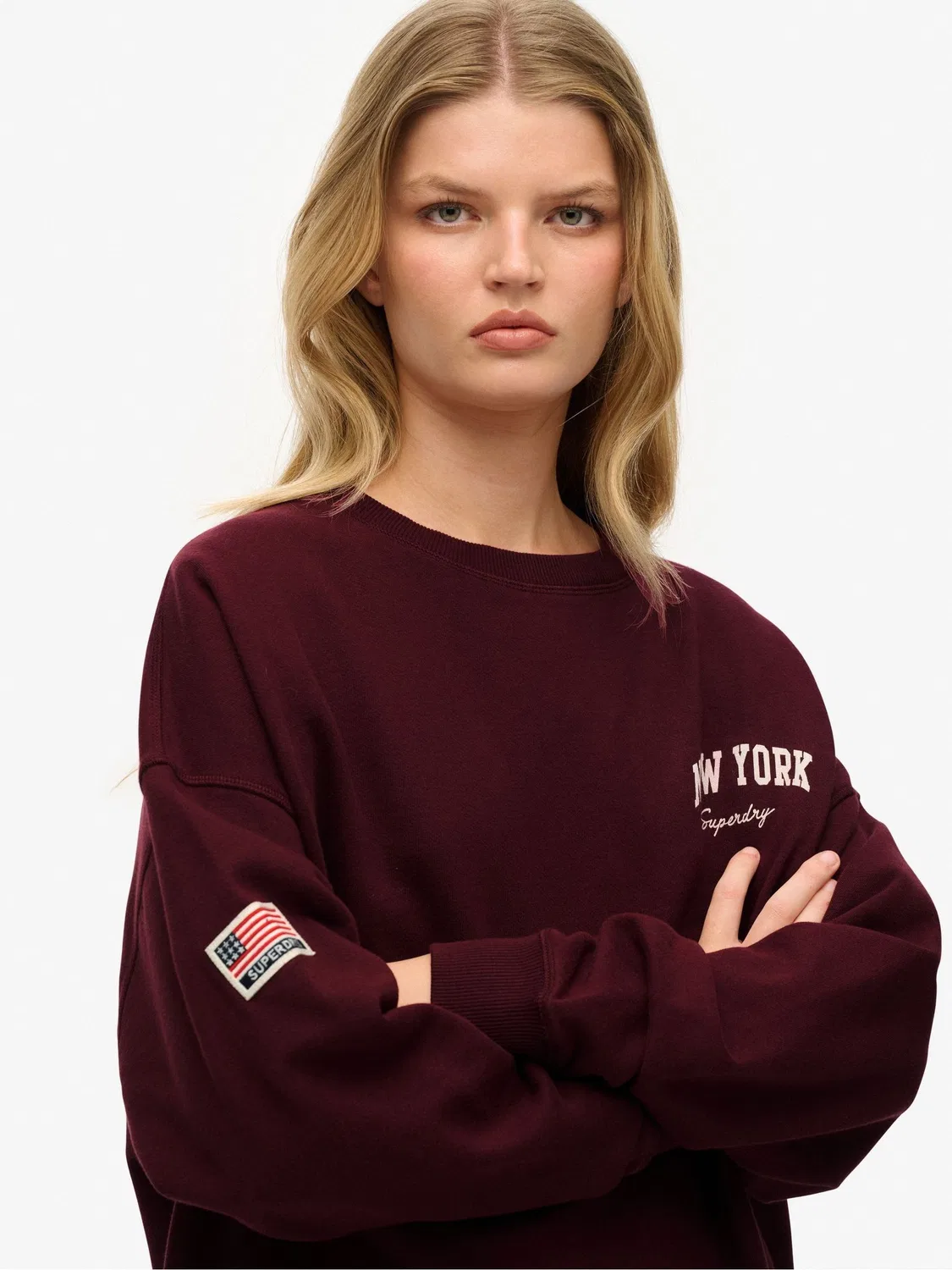 Свитшот оверсайз Athletic Essentials Relaxed Crew Superdry, красный — фото 4