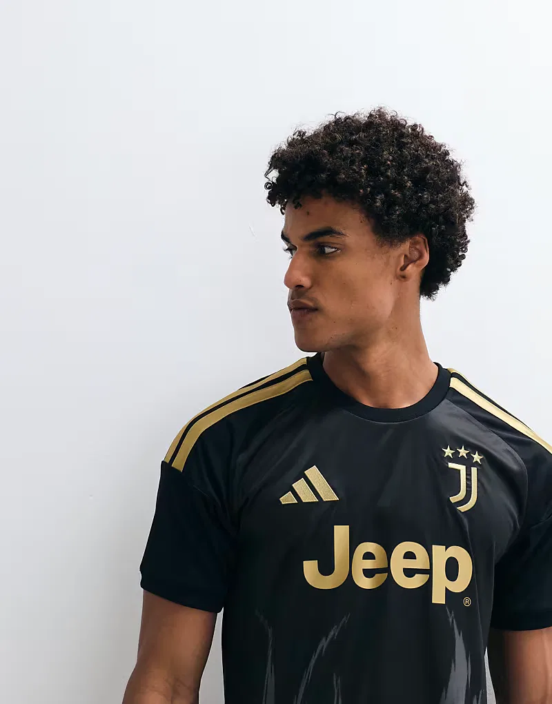 Футбольная третья футболка Ювентус сезона 26/27 от Adidas, черный