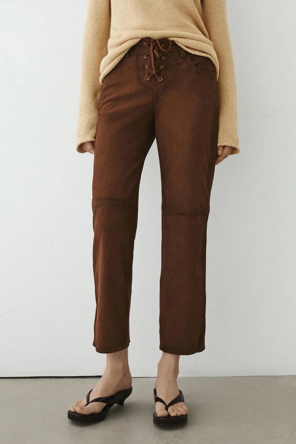 Укороченные замшевые брюки на шнуровке Massimo Dutti, коричневый — фото 2