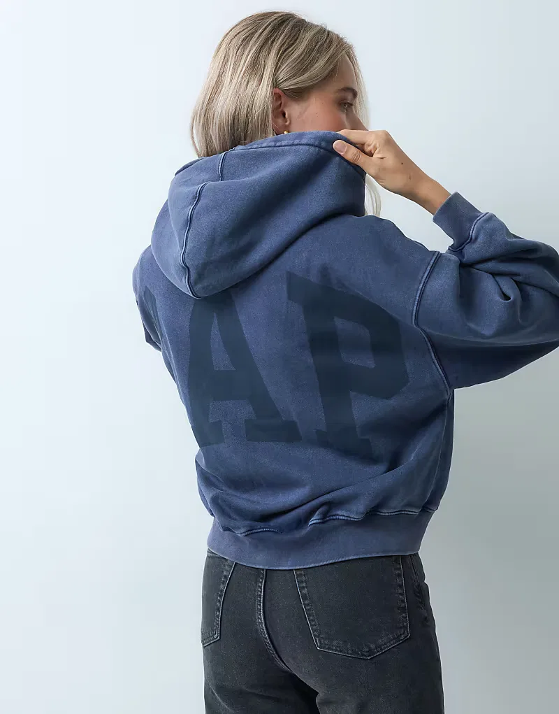 Укороченная толстовка GAP с логотипом на груди, темно-синий — фото 3