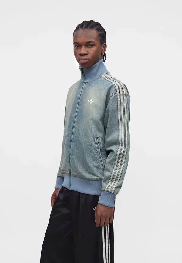Джинсовая куртка с вышивкой Adidas Originals, синий — фото 4