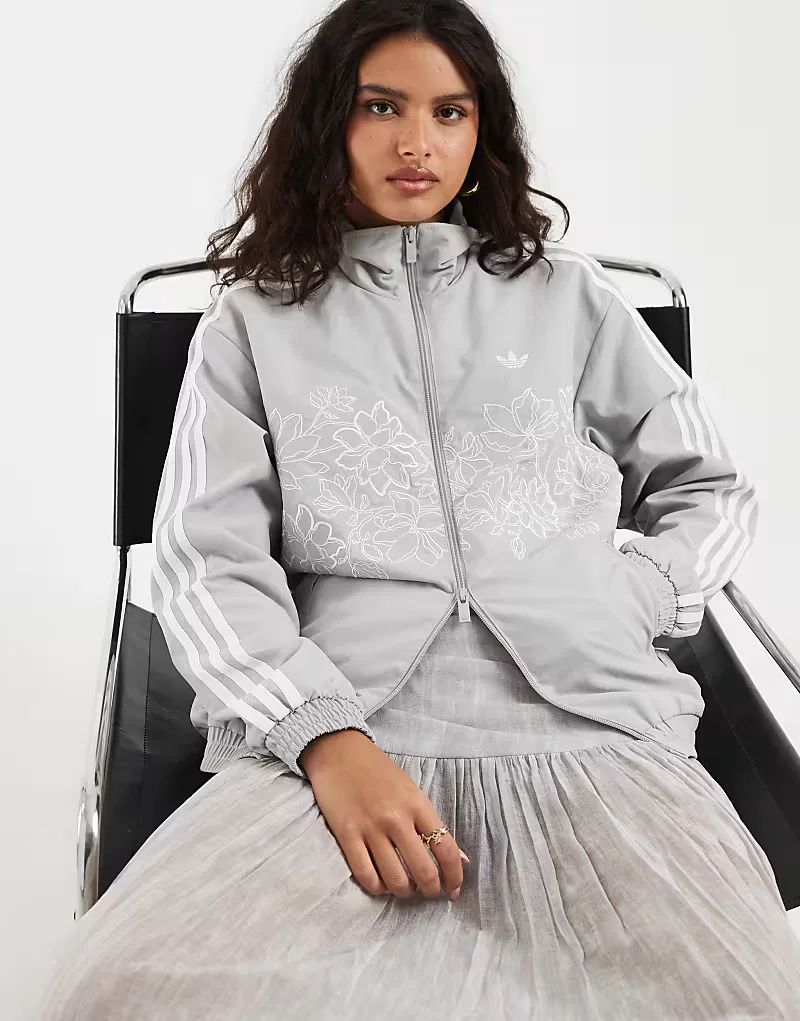 Спортивная куртка Adidas Originals Firebird свободного кроя с цветочным вышитым узором, серый