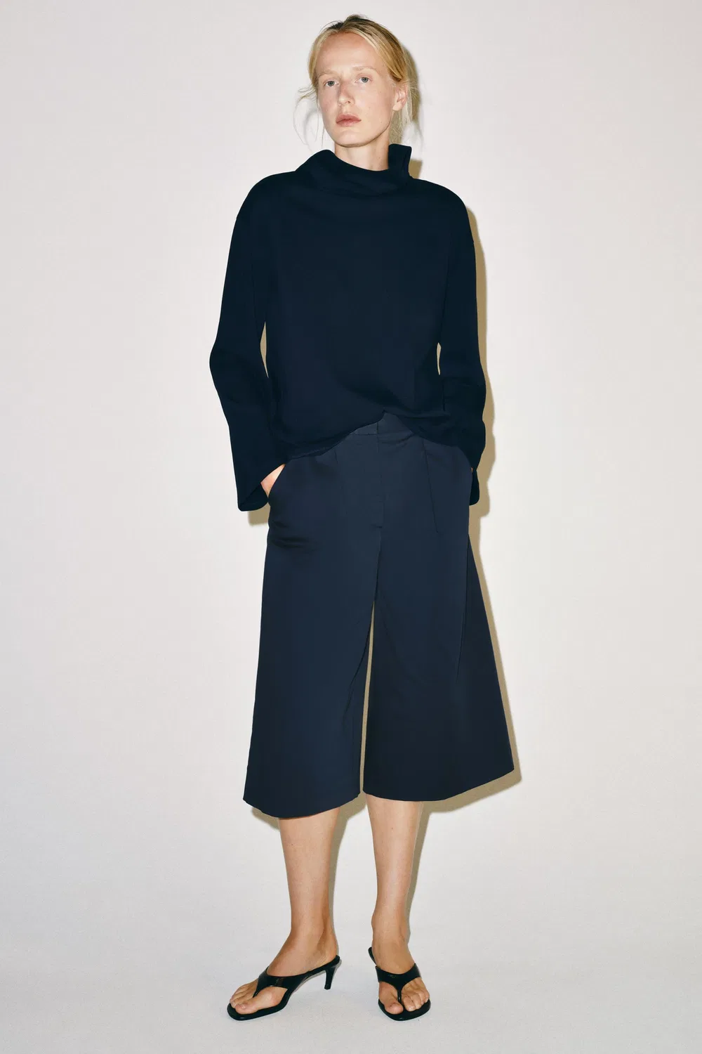 Плиссированные бермудские шорты из коллекции ZW ZARA, Navy blue