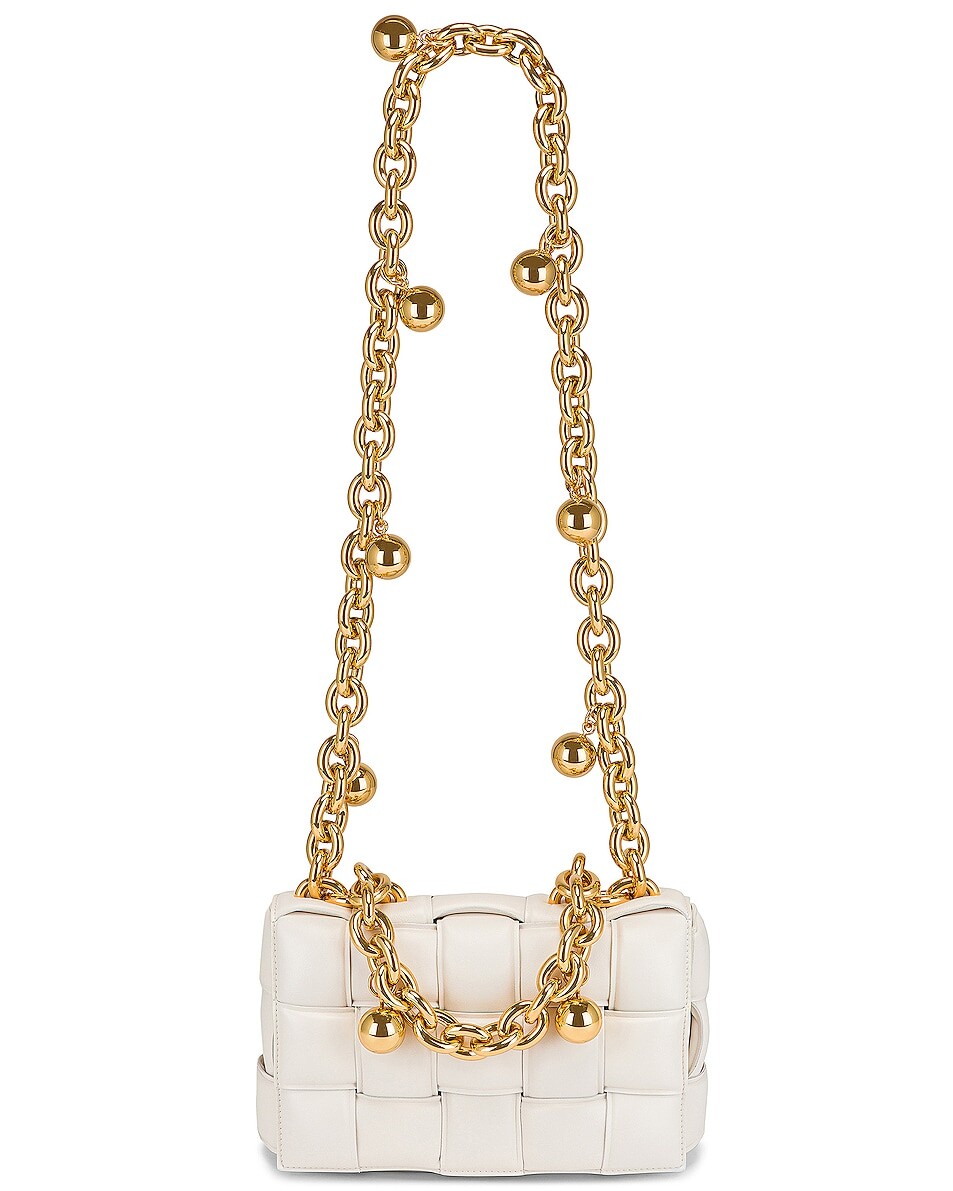

Сумка кросс-боди Bottega Veneta Sphere Chain, цвет White & Gold, Белый, Сумка кросс-боди Bottega Veneta Sphere Chain, цвет White & Gold