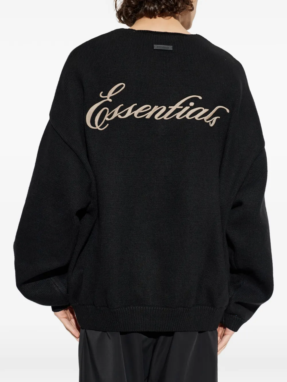 Свитер с вышитым логотипом и круглым вырезом Fear Of God Essentials, черный — фото 4