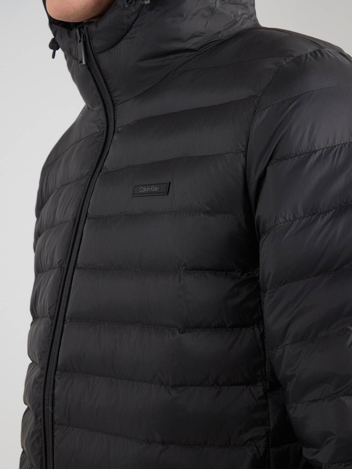 Calvin Klein Куртка для межсезонья в черном цвете — фото 2