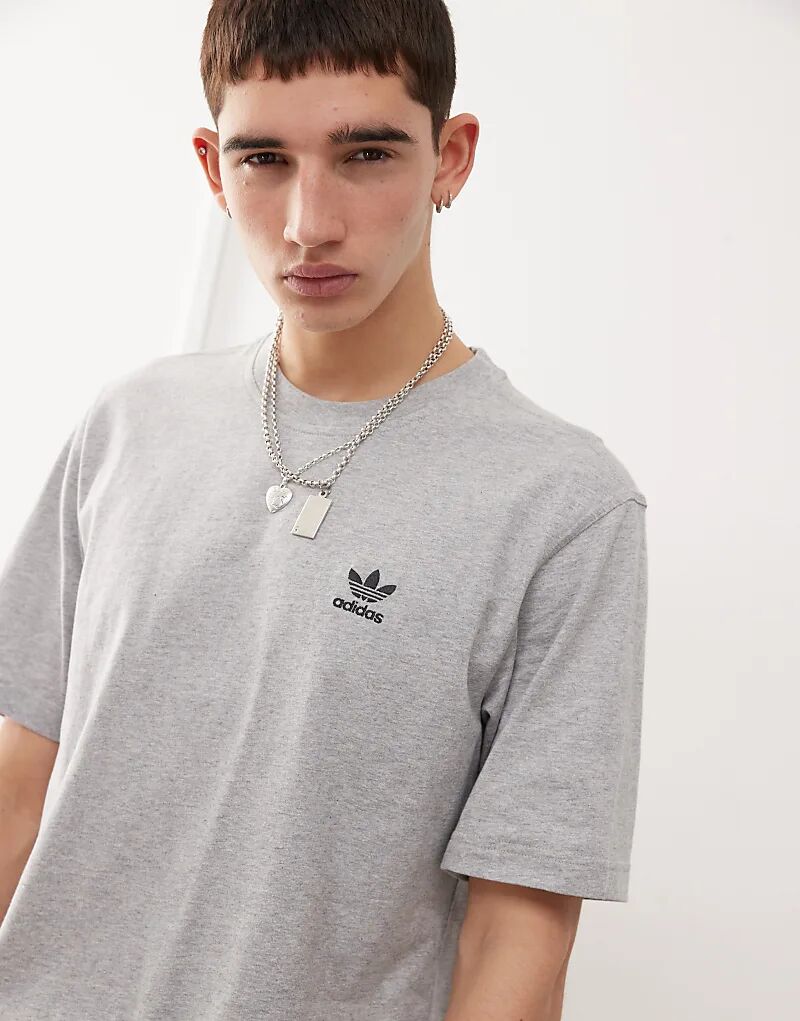 

Футболка adidas Originals Trefoil Essentials серого цвета