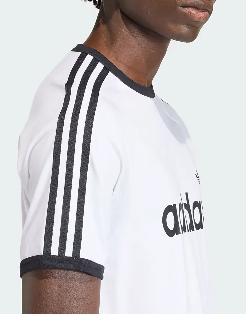 Облегающая футболка Adidas Originals с тремя полосками, белый — фото 3
