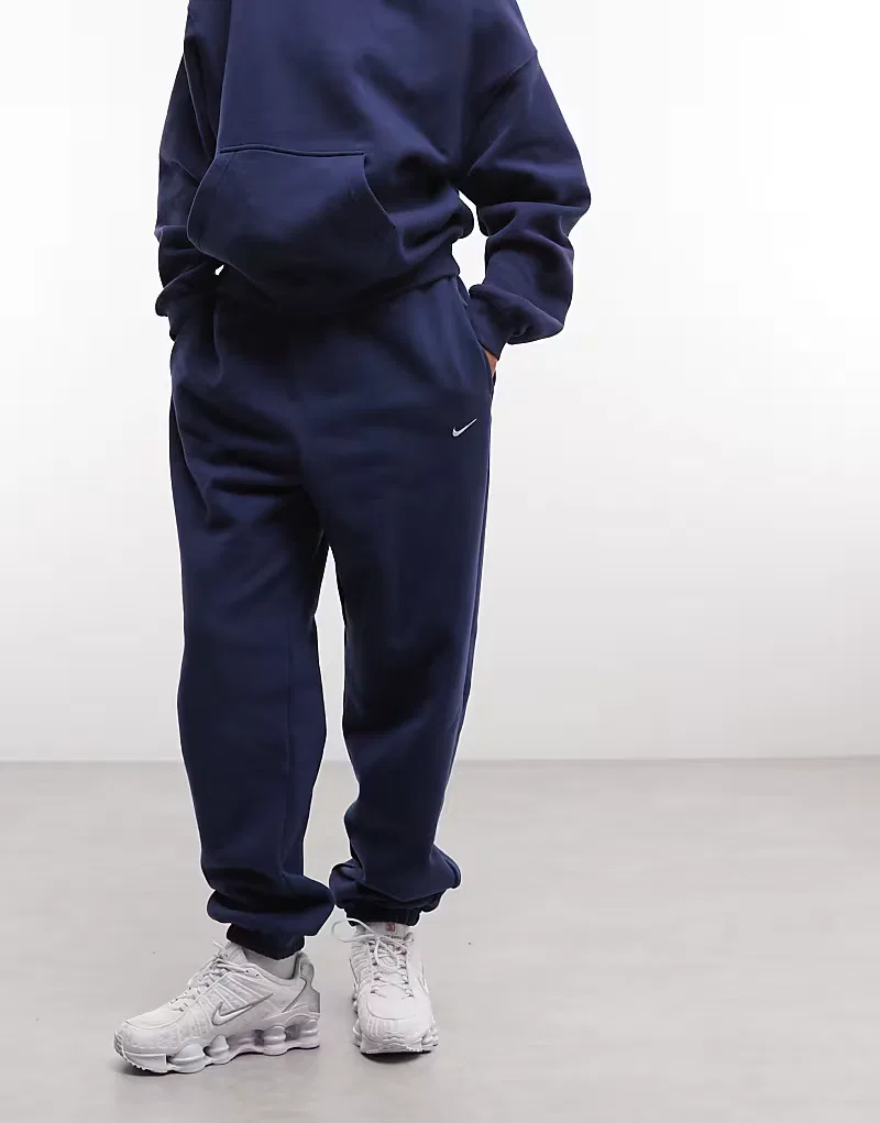 Спортивные брюки Nike Studio Fleece средней плотности, свободного кроя, с манжетами, темно-синий — фото 2