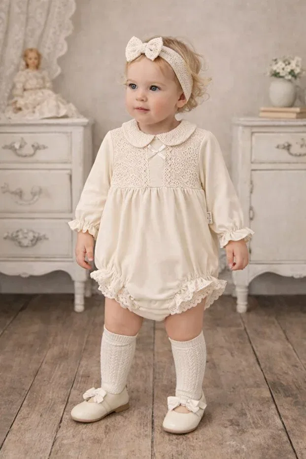 Детский комплект для девочек винтажный с кружевным воротником Minytrendy, Beige — фото 3
