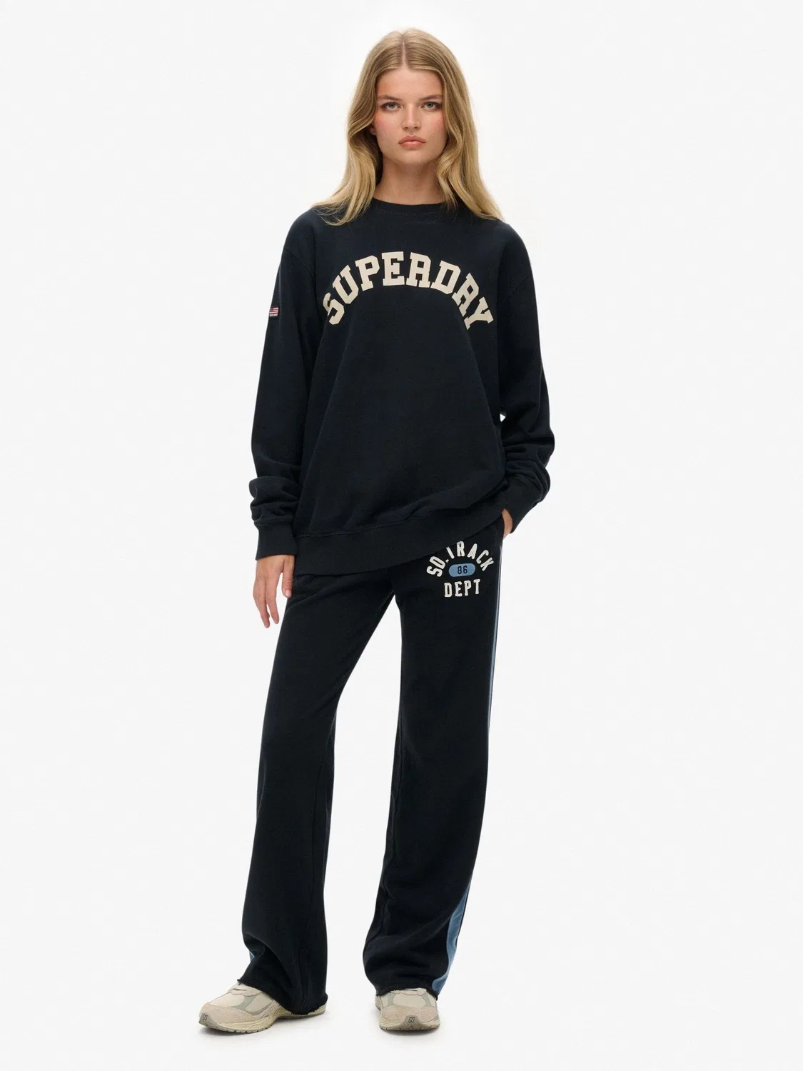 Толстовка Athletic Essentials Relaxed Crew Superdry, синий — фото 3
