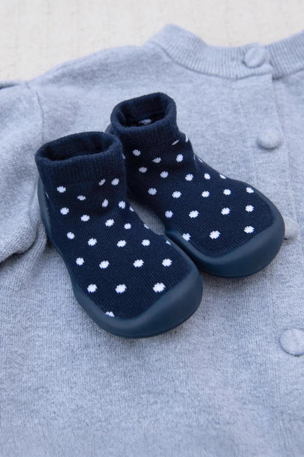 Детские носки-обувь с точками Dotty Komuello, Dotty Navy — фото 2