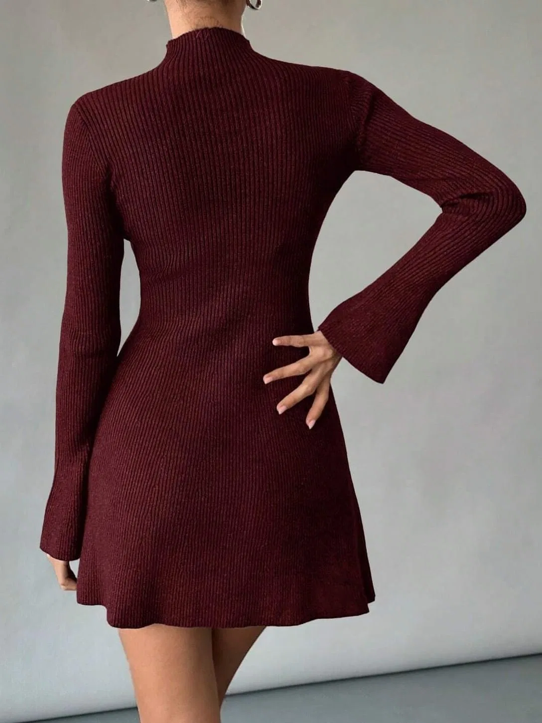 Женское мини-платье из трикотажа с воротником-стойкой, Burgundy — фото 3