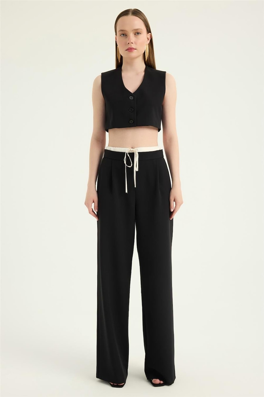 

Широкие брюки со складками спереди HOME STORE, черный