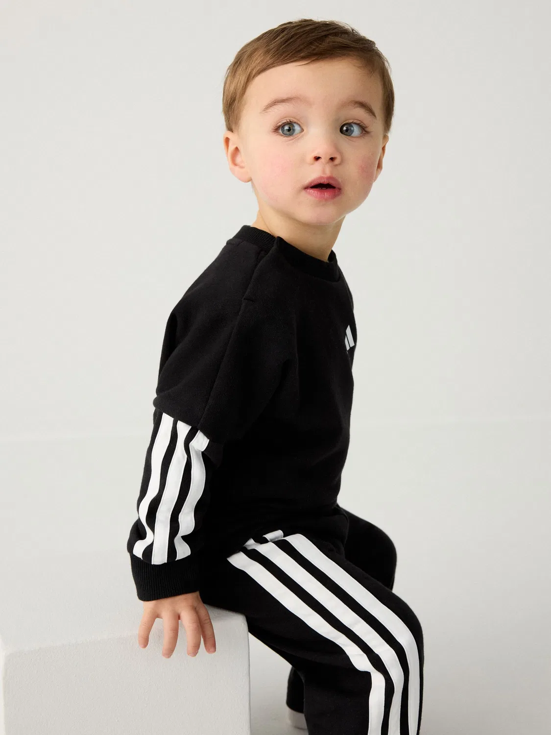 Спортивные штаны adidas Essentials, детские, черные — фото 4