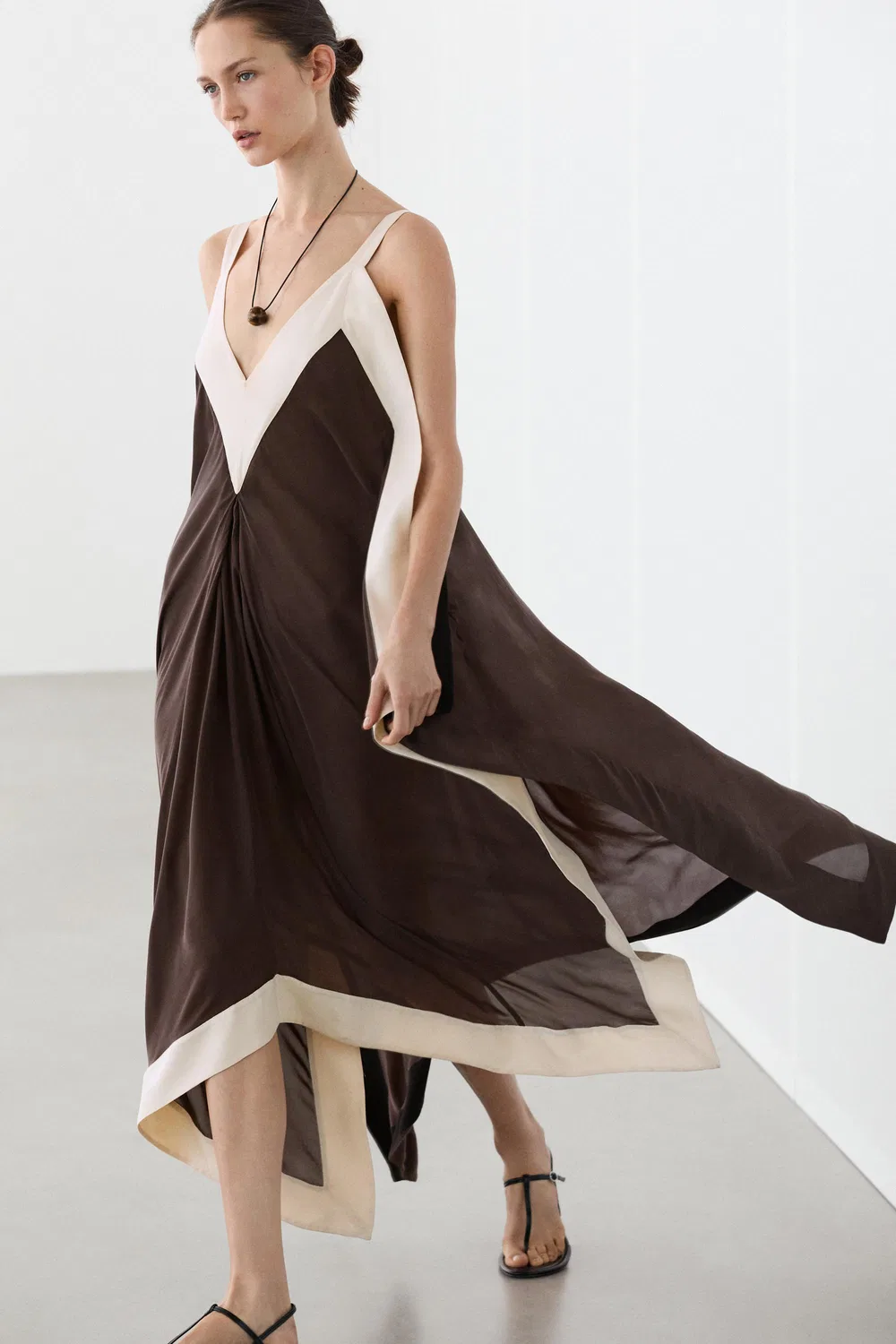 Платье Massimo Dutti, миди, с контрастной отделкой, коричневый — фото 2