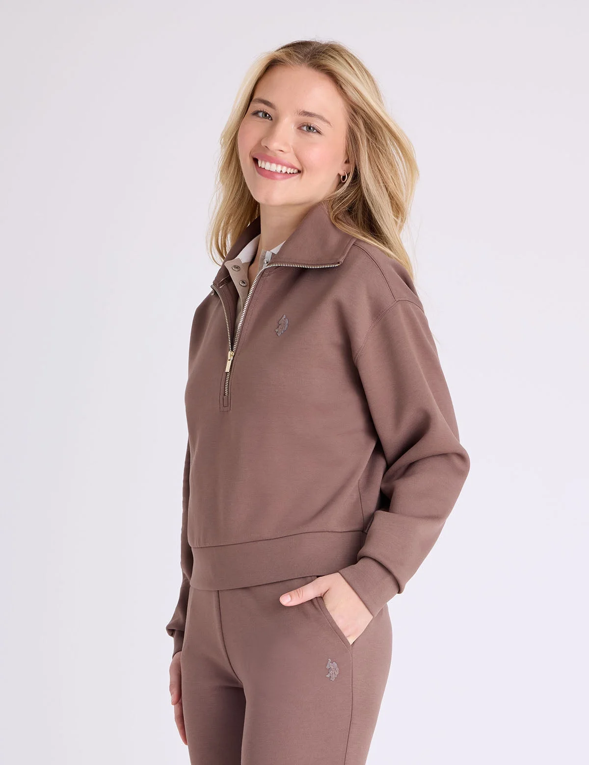 Женский пуловер U.S. Polo Assn. White Label Quarter Zip Scuba, коричневый — фото 4