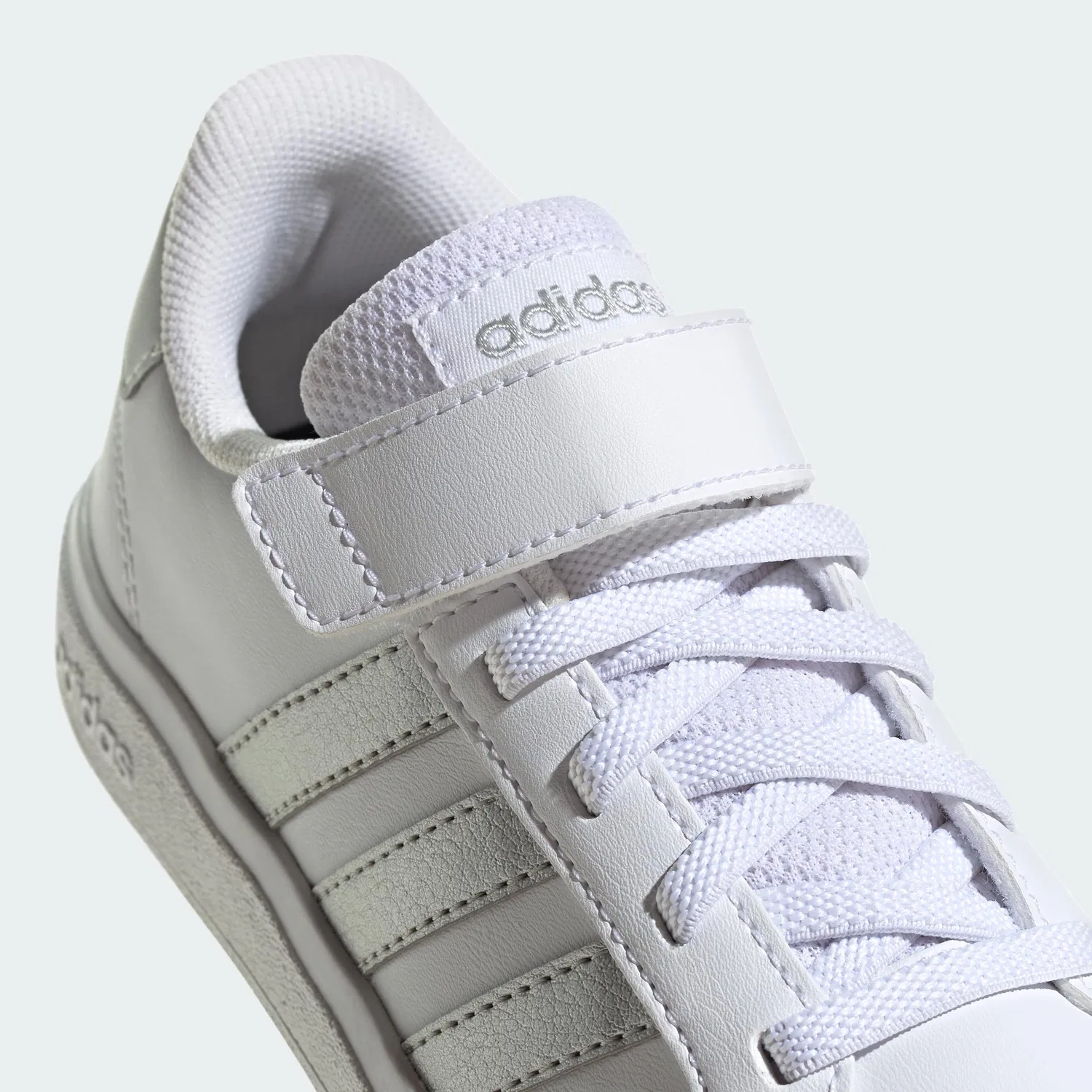 Детские кроссовки для мальчиков с цельной подошвой Grand Court 2.0 Adidas, White Ftwr White Matte Silver Matte Silver — фото 4