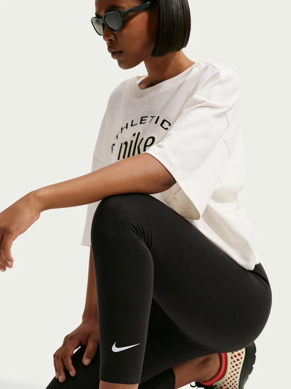 Леггинсы Nike Sportswear Classic, черные с серебристым — фото 4