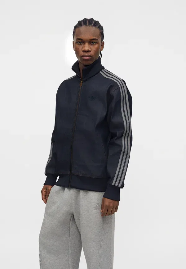 Джинсовая куртка с вышивкой Adidas Originals, индиго — фото 4