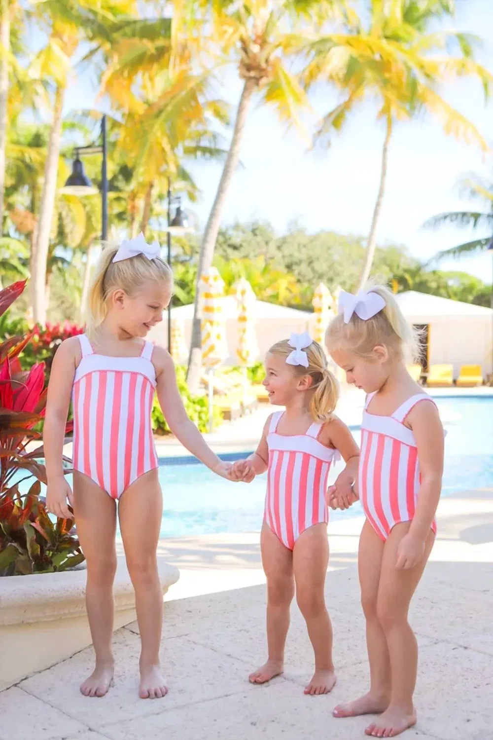 Детский слитный купальник для девочек с бантом Shannon Bow The Beaufort Bonnet Company, Caicos Cabana Stripe — фото 2