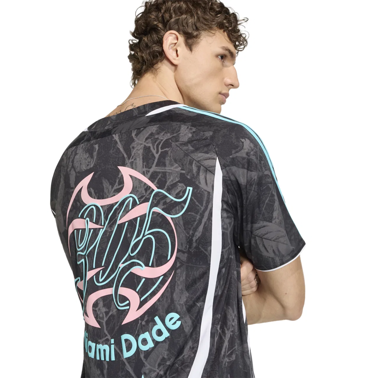 Мужская футболка Host City Graphic Jersey Adidas, цвет Black/Pulse Aqua — фото 4