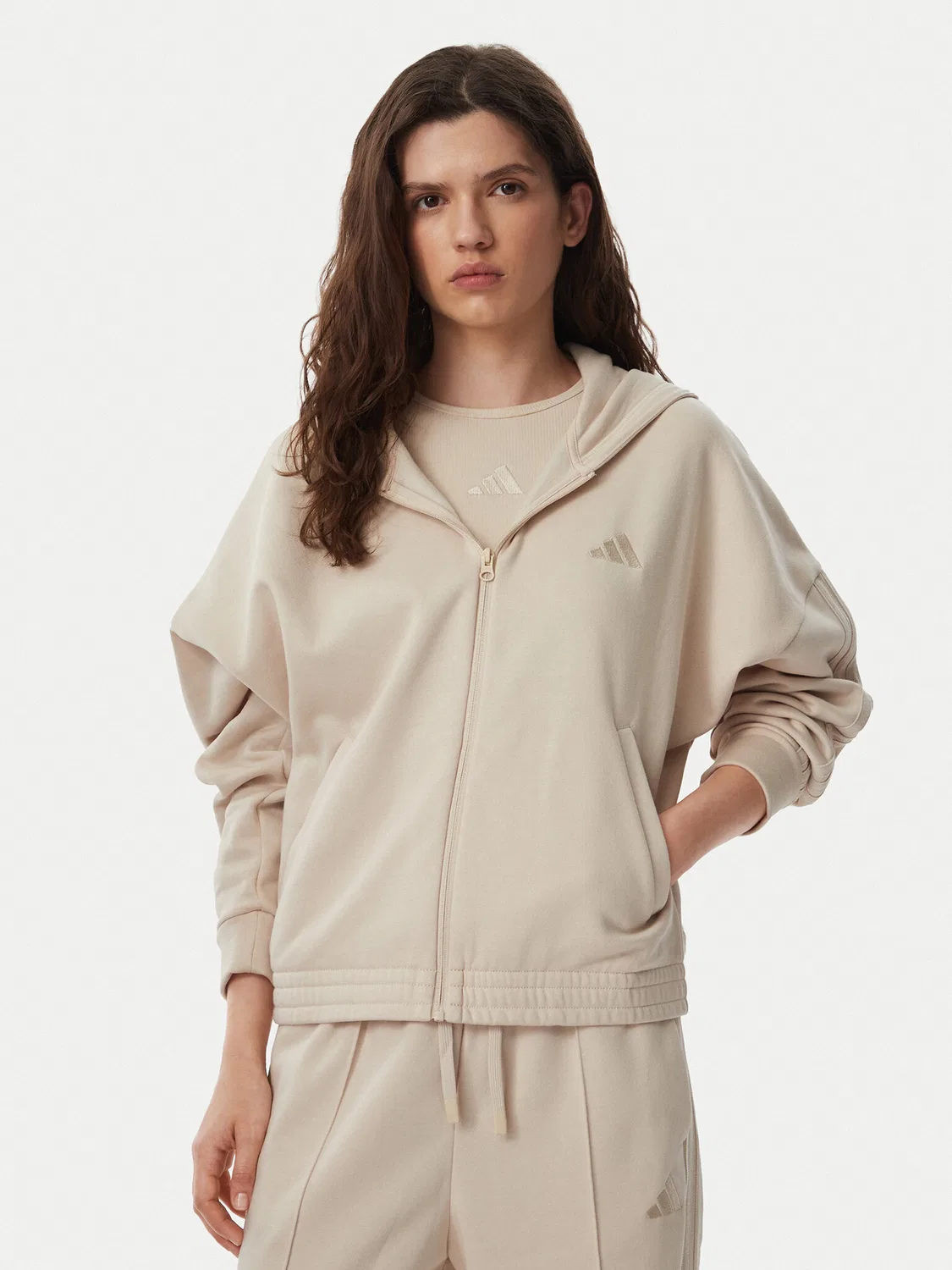 Женский спортивный костюм стандартного кроя Energize Tracksuit Adidas, кремовый — фото 3